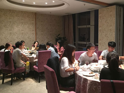 皓月迎佳節,中秋共團圓